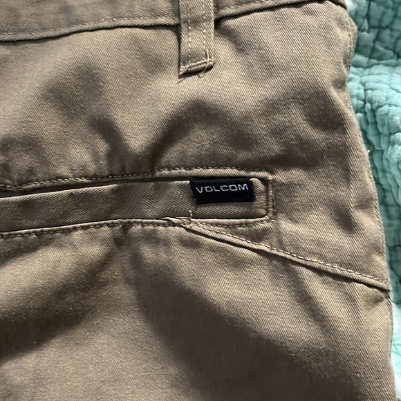 Volcom chino shorts size 32 - Picture 3 of 3